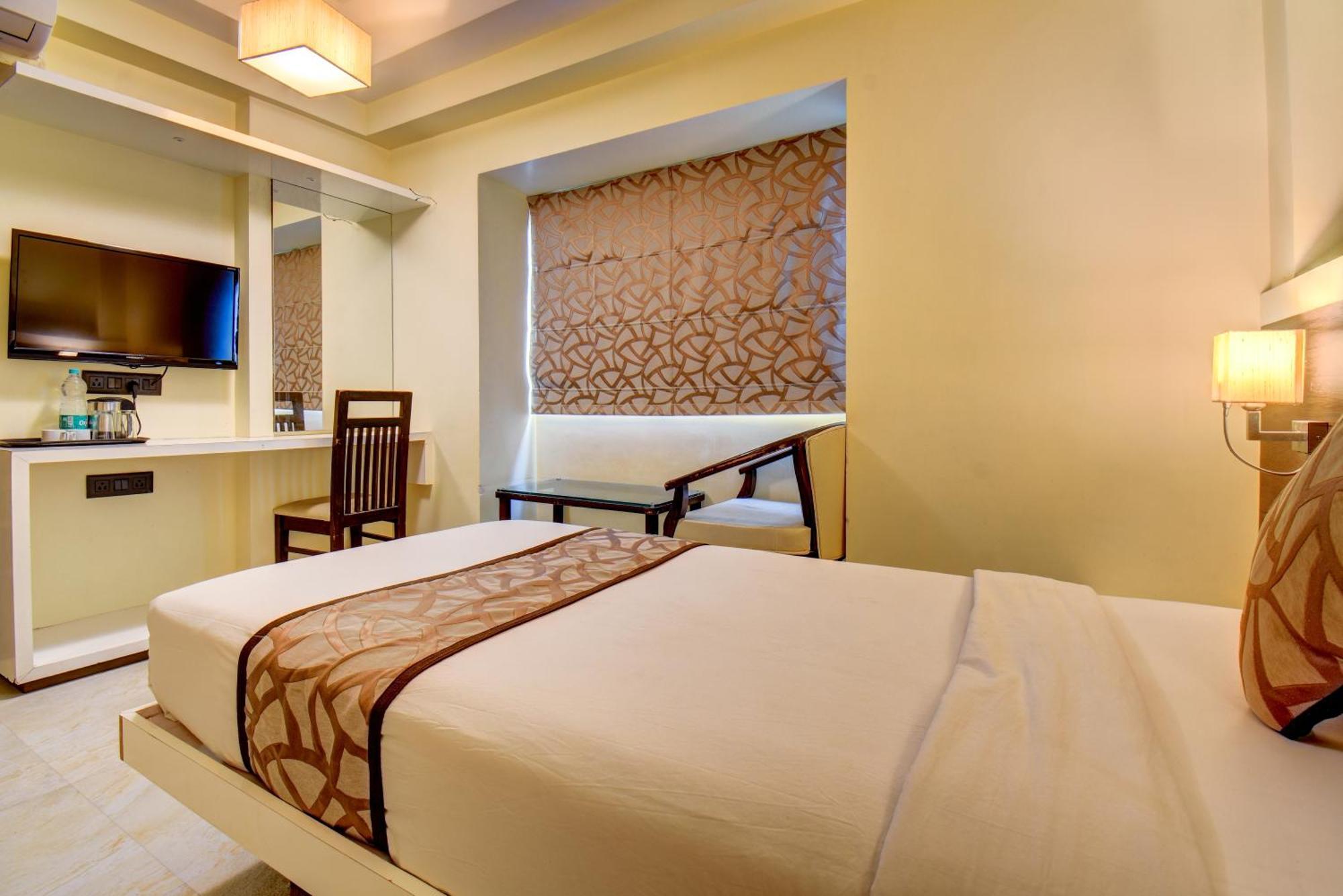 Hotel Deepali Executive 아우랑가바드 외부 사진