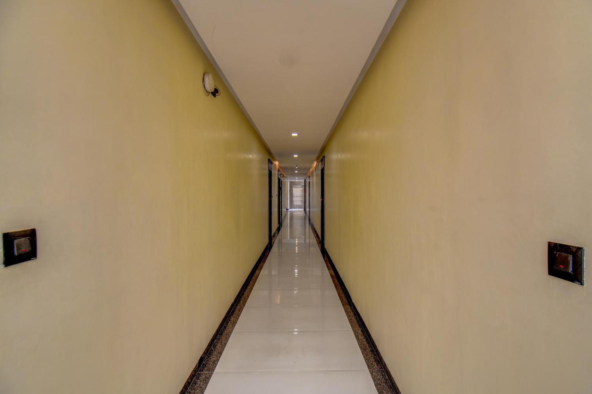 Hotel Deepali Executive 아우랑가바드 외부 사진