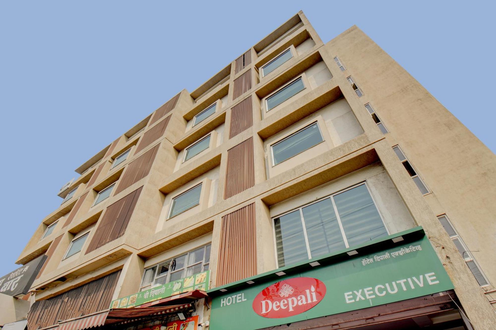 Hotel Deepali Executive 아우랑가바드 외부 사진